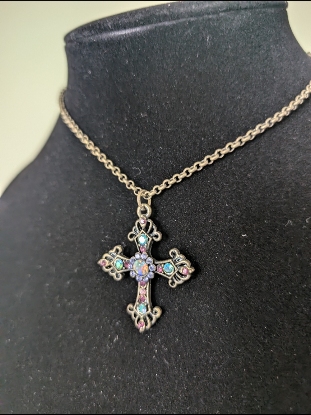 Vintage-Inspired Iridescent Crystal Cross Pendant Necklace - Unbranded - Picture 8 of 10